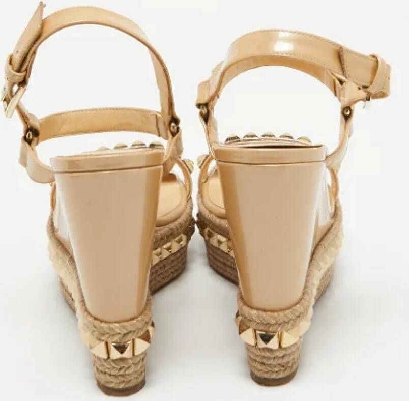 Christian Louboutin Pre-owned Leather sandals Beige Dames