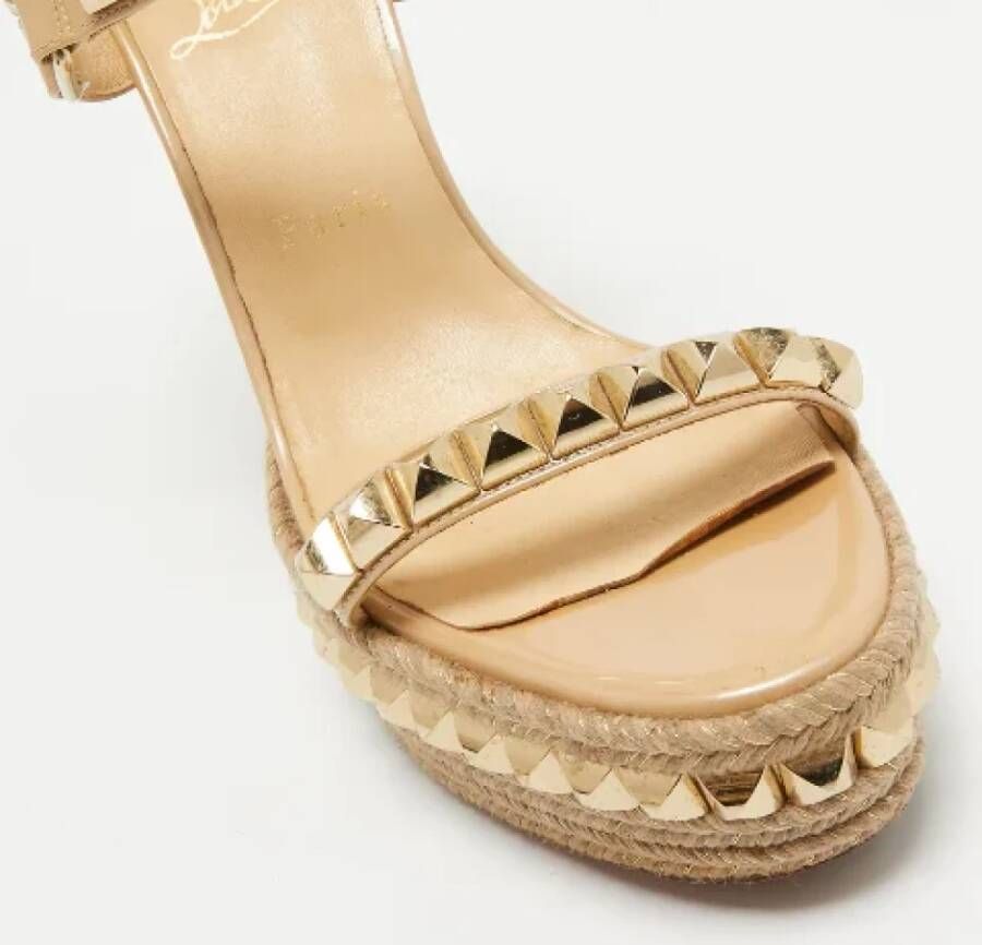 Christian Louboutin Pre-owned Leather sandals Beige Dames