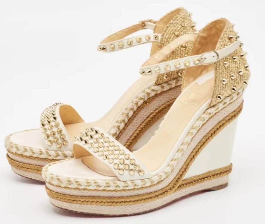 Christian Louboutin Pre-owned Leather sandals Beige Dames