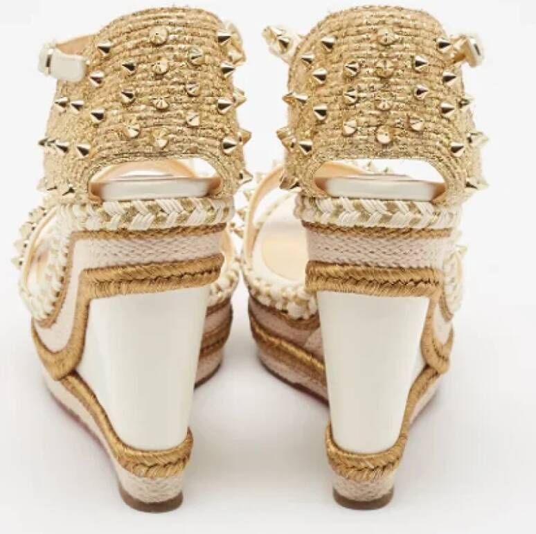 Christian Louboutin Pre-owned Leather sandals Beige Dames