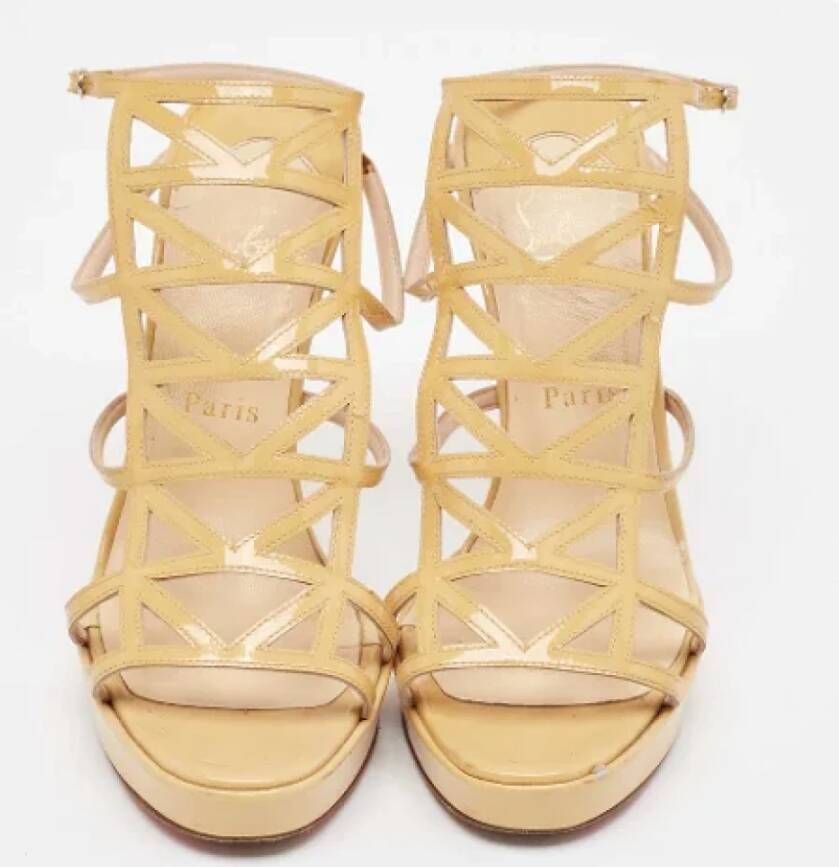 Christian Louboutin Pre-owned Leather sandals Beige Dames