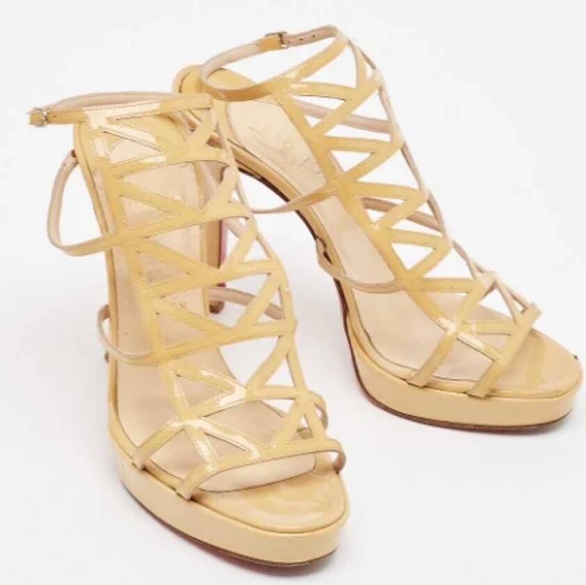 Christian Louboutin Pre-owned Leather sandals Beige Dames