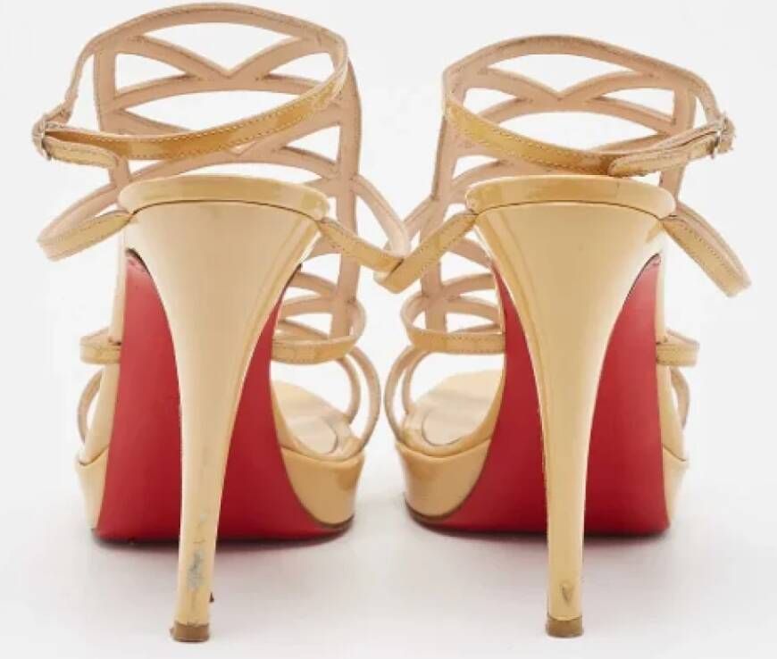 Christian Louboutin Pre-owned Leather sandals Beige Dames