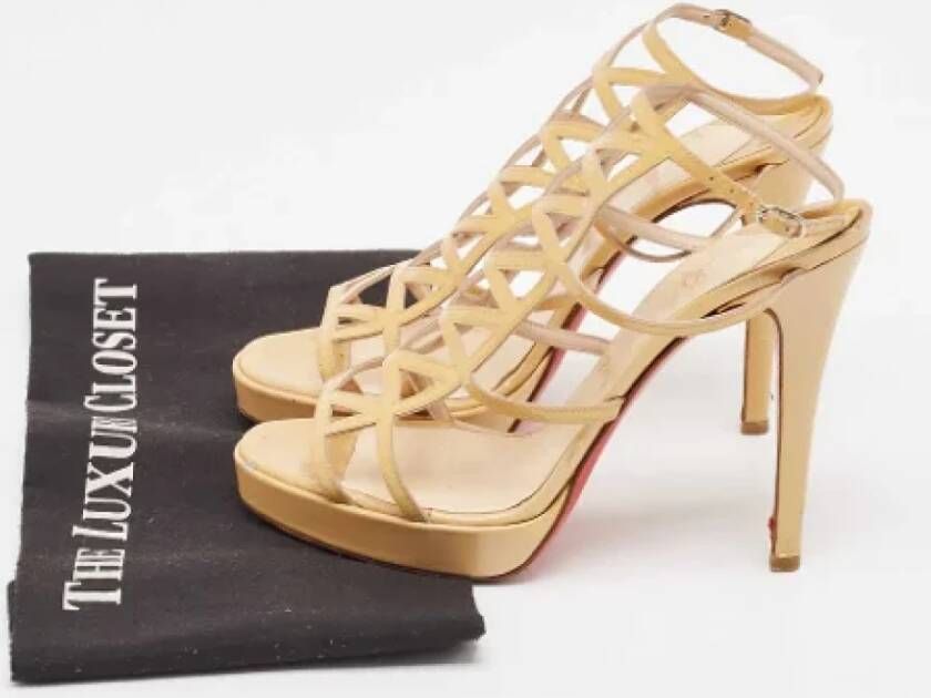 Christian Louboutin Pre-owned Leather sandals Beige Dames