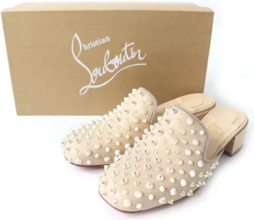 Christian Louboutin Pre-owned Leather sandals Beige Dames