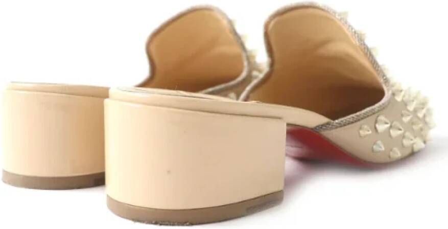 Christian Louboutin Pre-owned Leather sandals Beige Dames