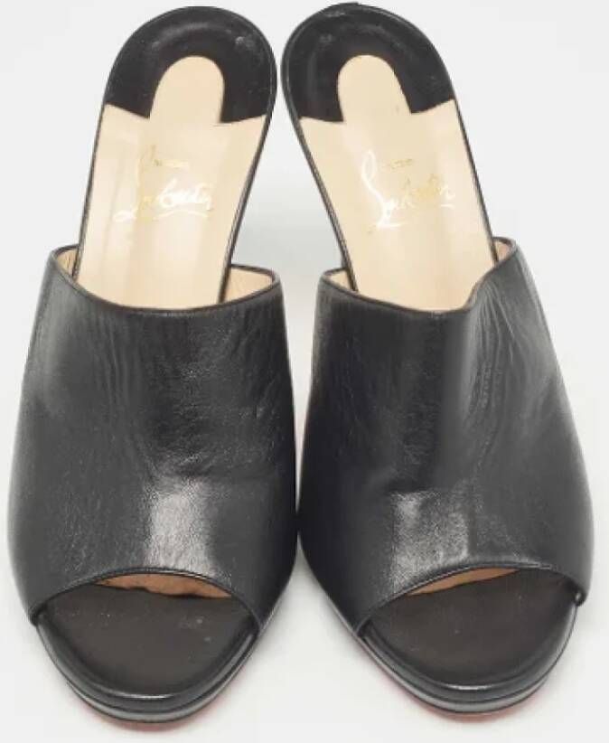 Christian Louboutin Pre-owned Leather sandals Black Dames