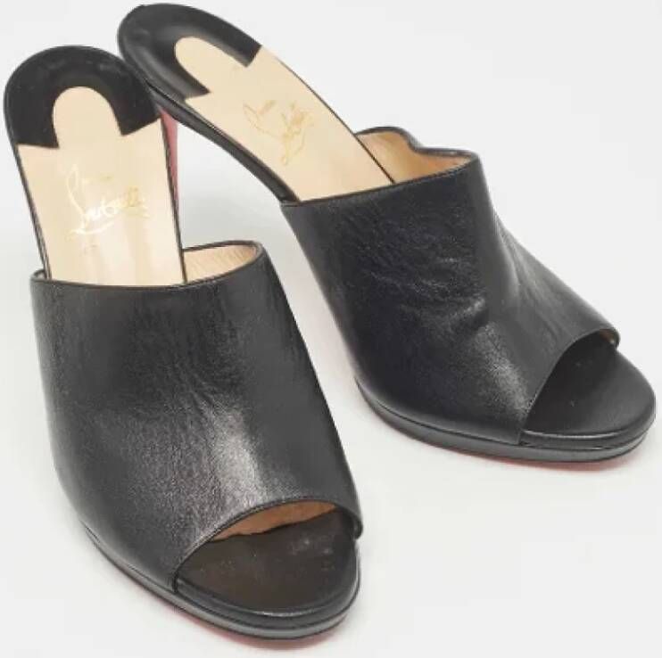 Christian Louboutin Pre-owned Leather sandals Black Dames