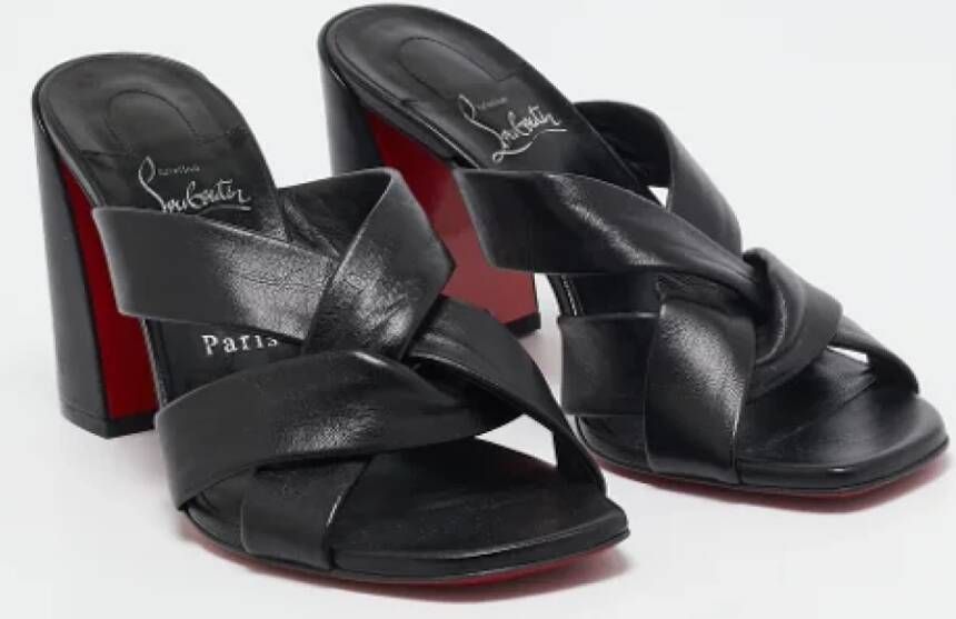 Christian Louboutin Pre-owned Leather sandals Black Dames