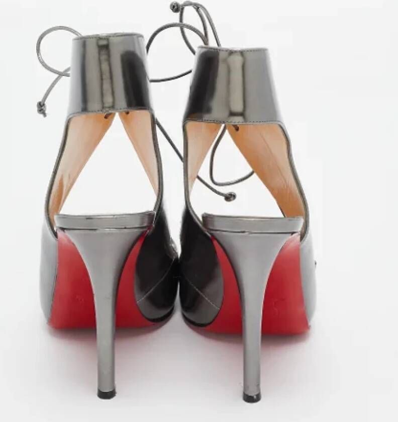 Christian Louboutin Pre-owned Leather sandals Gray Dames