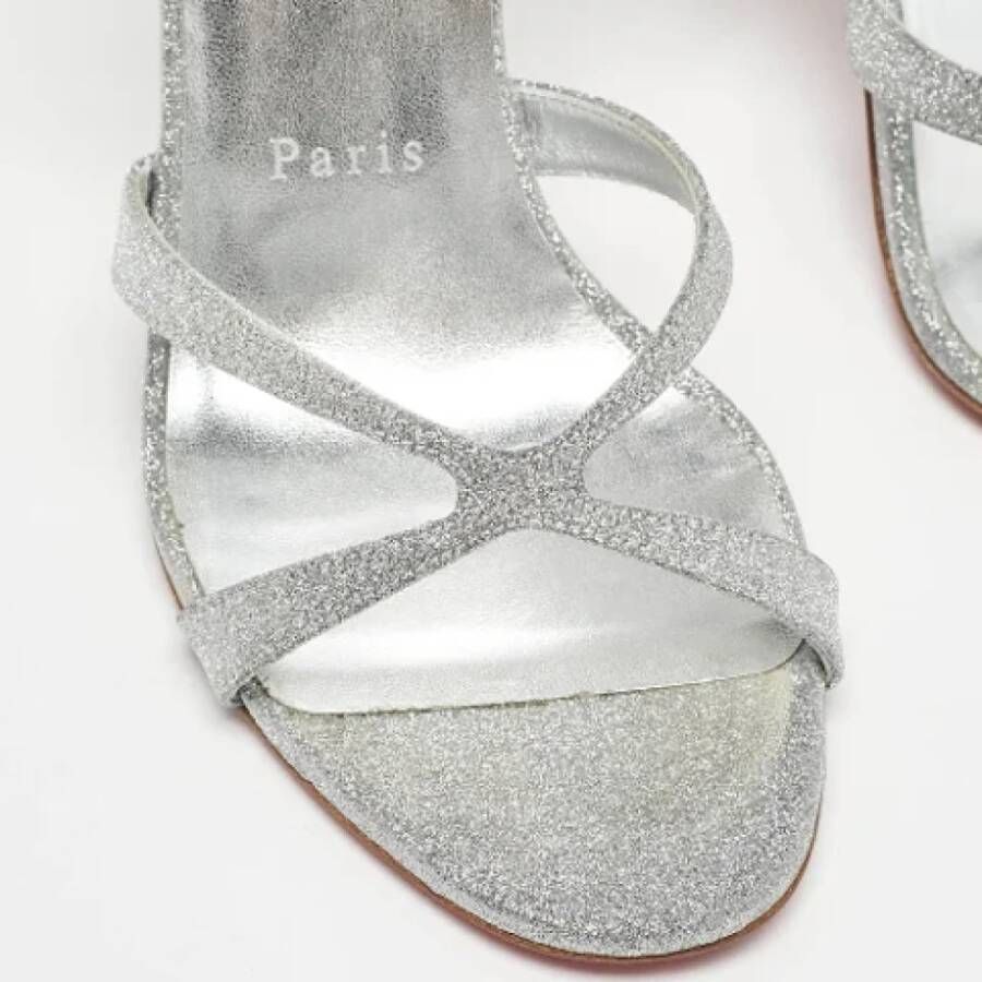 Christian Louboutin Pre-owned Leather sandals Gray Dames