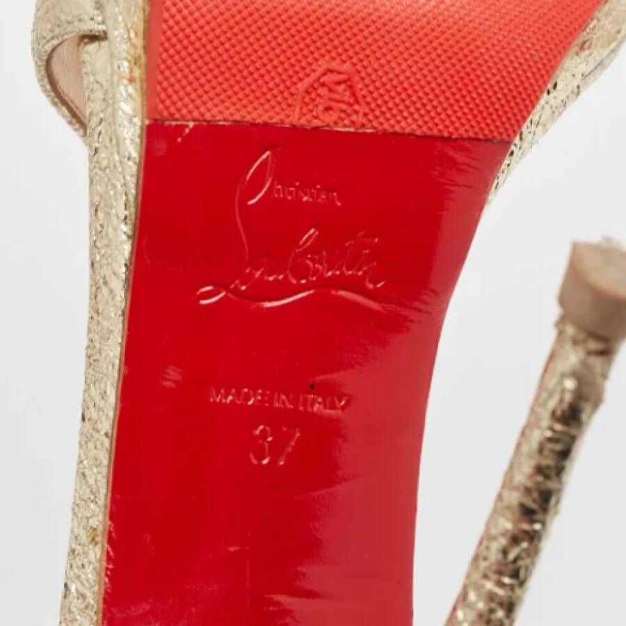 Christian Louboutin Pre-owned Leather sandals Yellow Dames