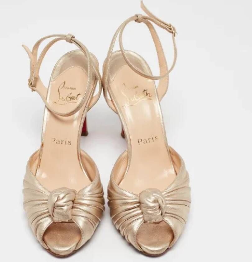 Christian Louboutin Pre-owned Leather sandals Yellow Dames