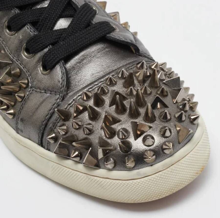 Christian Louboutin Pre-owned Leather sneakers Gray Dames