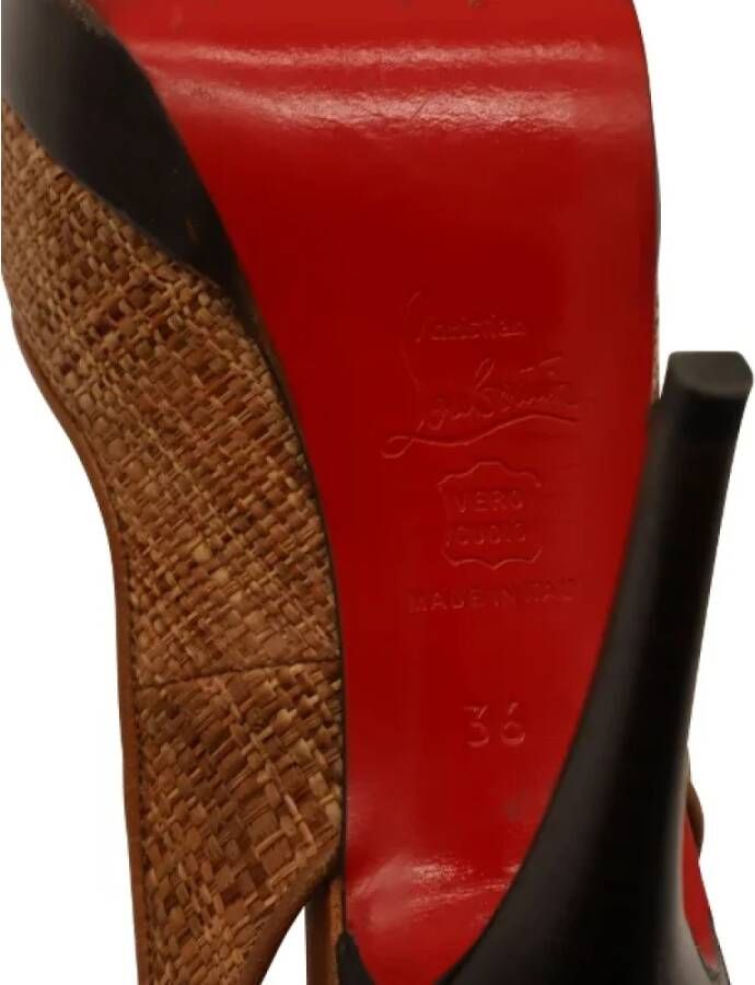 Christian Louboutin Pre-owned Raffia sandals Brown Dames