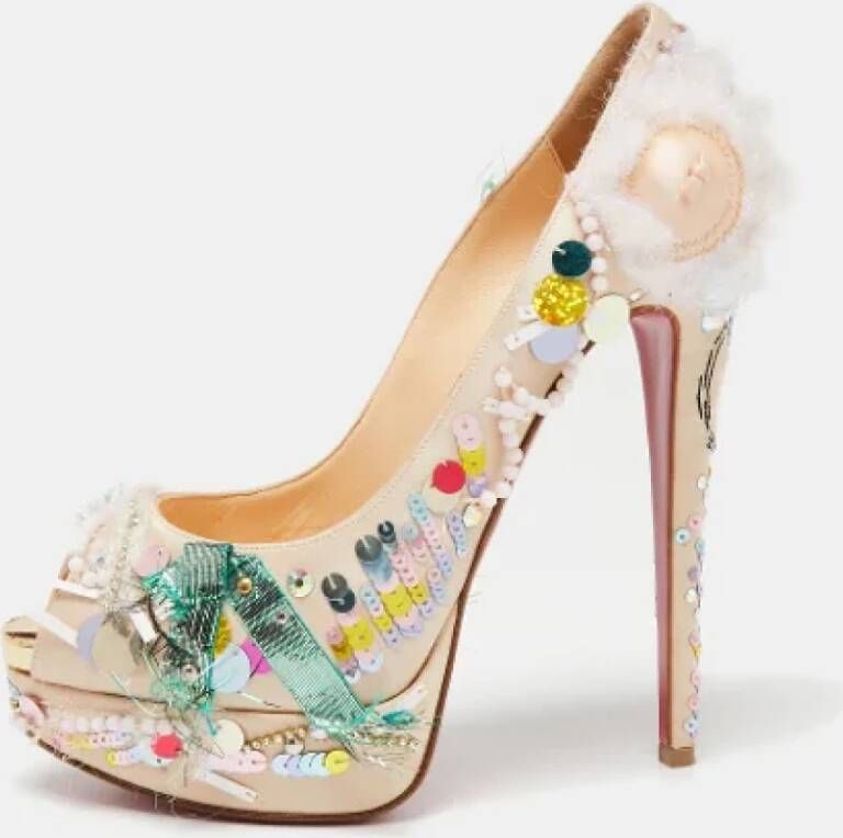 Christian Louboutin Pre-owned Satin heels Beige Dames