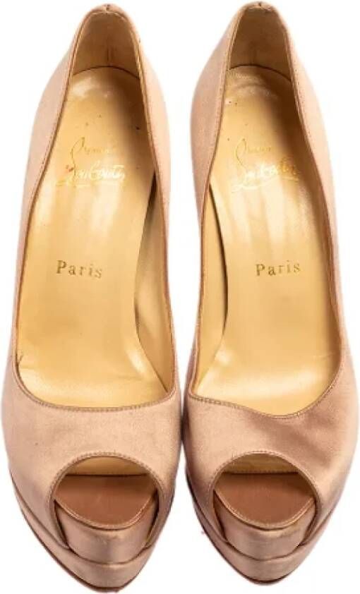 Christian Louboutin Pre-owned Satin heels Beige Dames