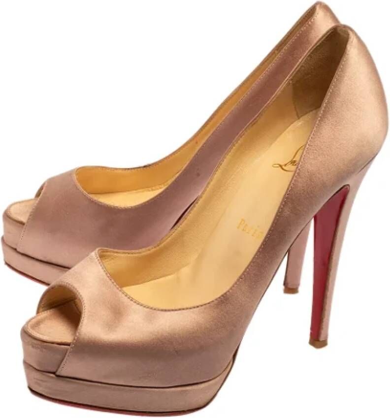 Christian Louboutin Pre-owned Satin heels Beige Dames