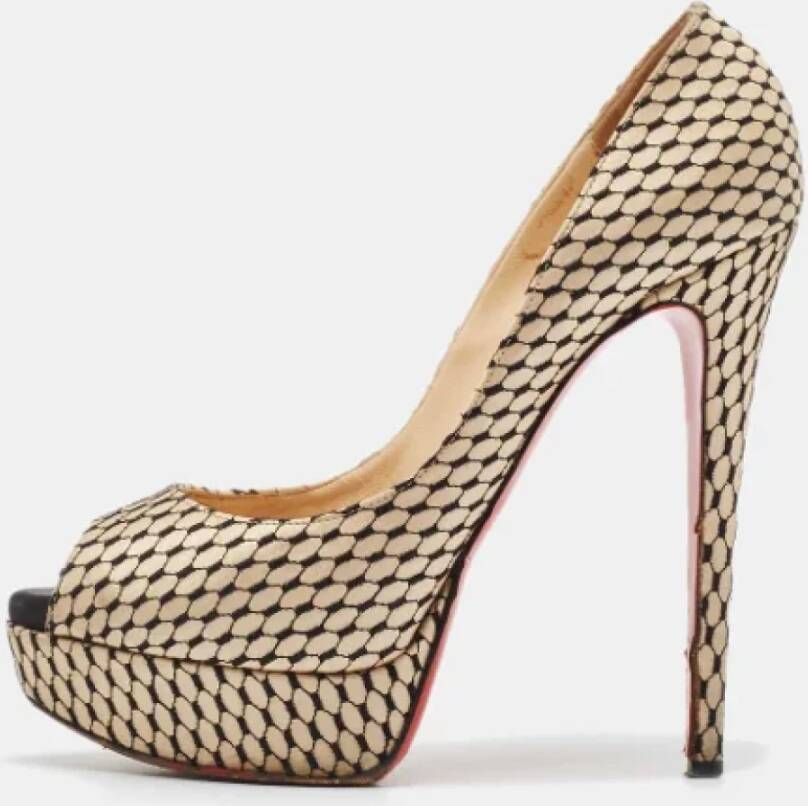 Christian Louboutin Pre-owned Satin heels Beige Dames