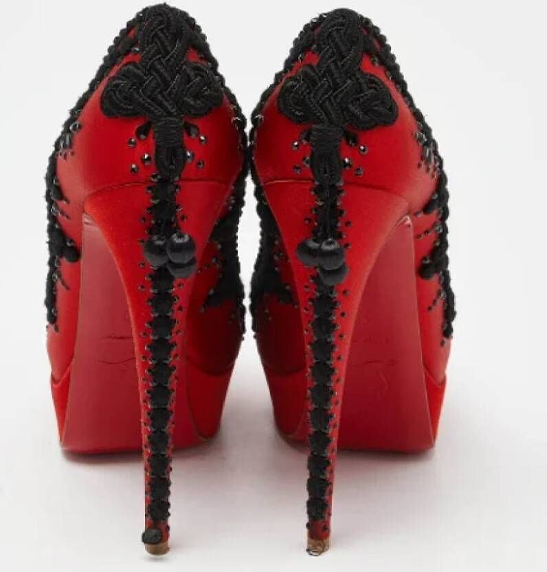 Christian Louboutin Pre-owned Satin heels Red Dames