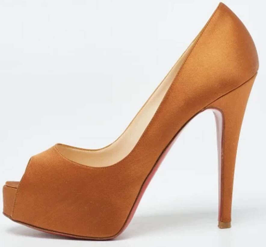 Christian Louboutin Pre-owned Satin heels Yellow Dames