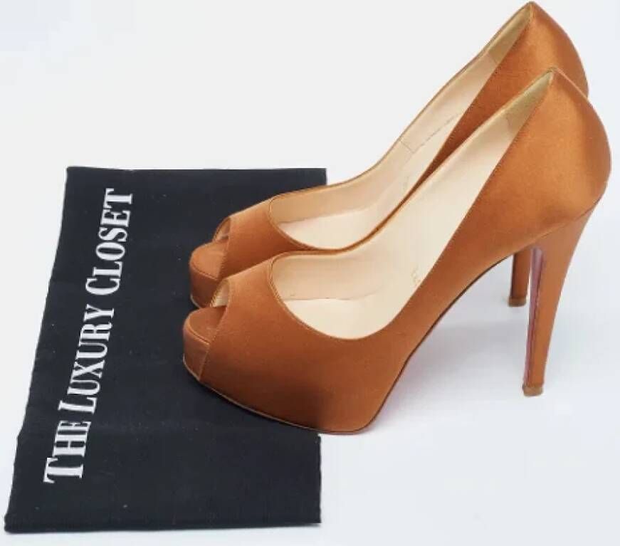 Christian Louboutin Pre-owned Satin heels Yellow Dames