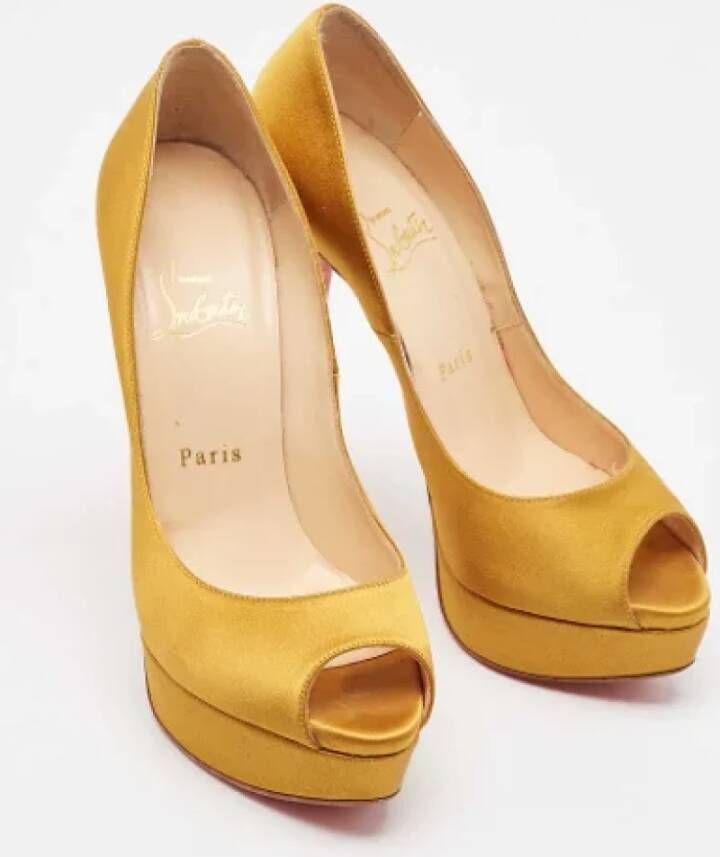 Christian Louboutin Pre-owned Satin heels Yellow Dames