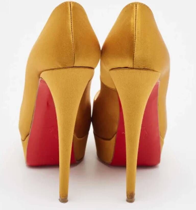 Christian Louboutin Pre-owned Satin heels Yellow Dames