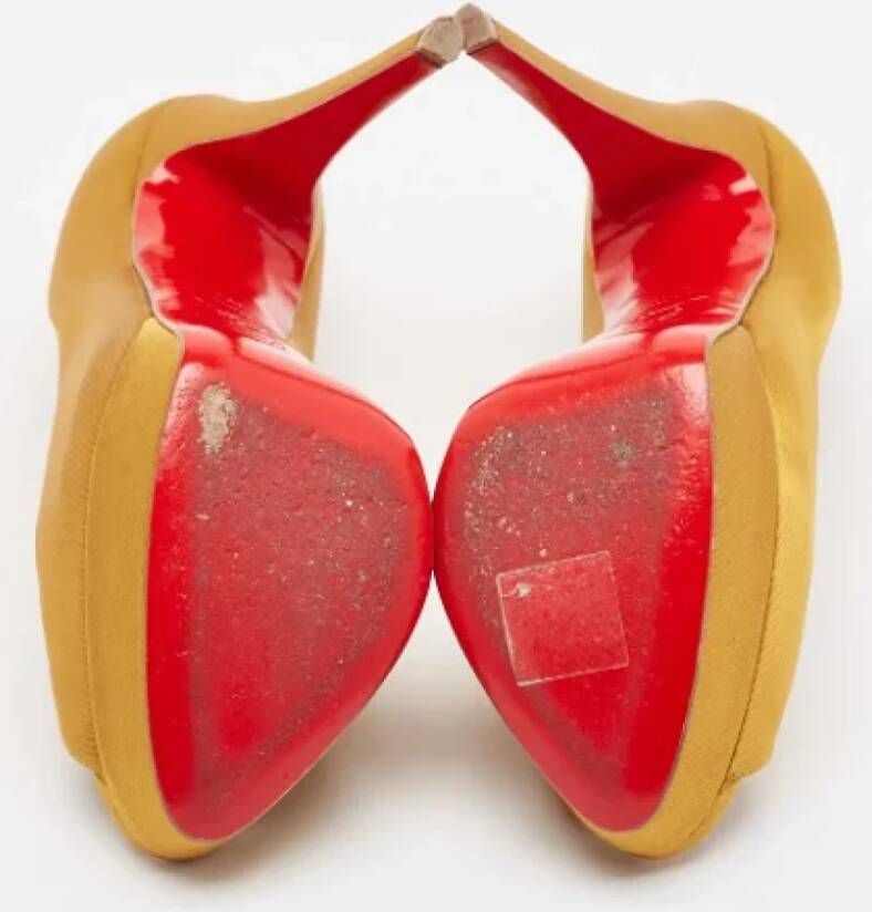 Christian Louboutin Pre-owned Satin heels Yellow Dames