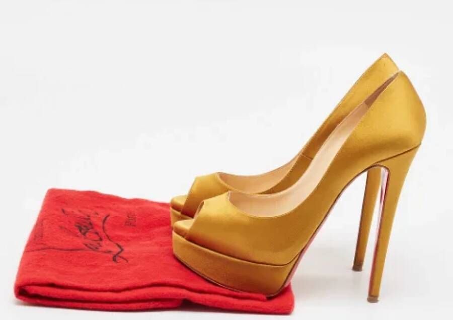 Christian Louboutin Pre-owned Satin heels Yellow Dames