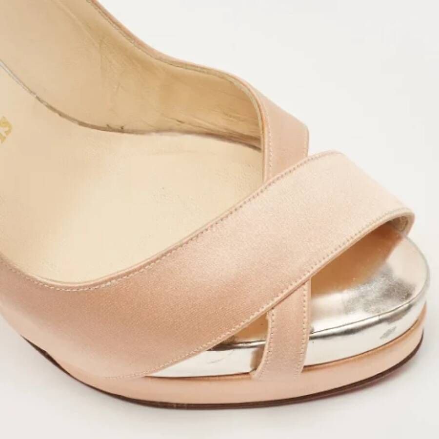 Christian Louboutin Pre-owned Satin sandals Pink Dames