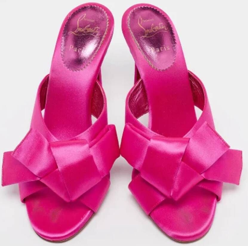 Christian Louboutin Pre-owned Satin sandals Pink Dames