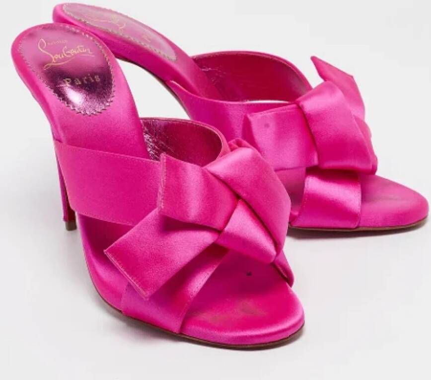 Christian Louboutin Pre-owned Satin sandals Pink Dames