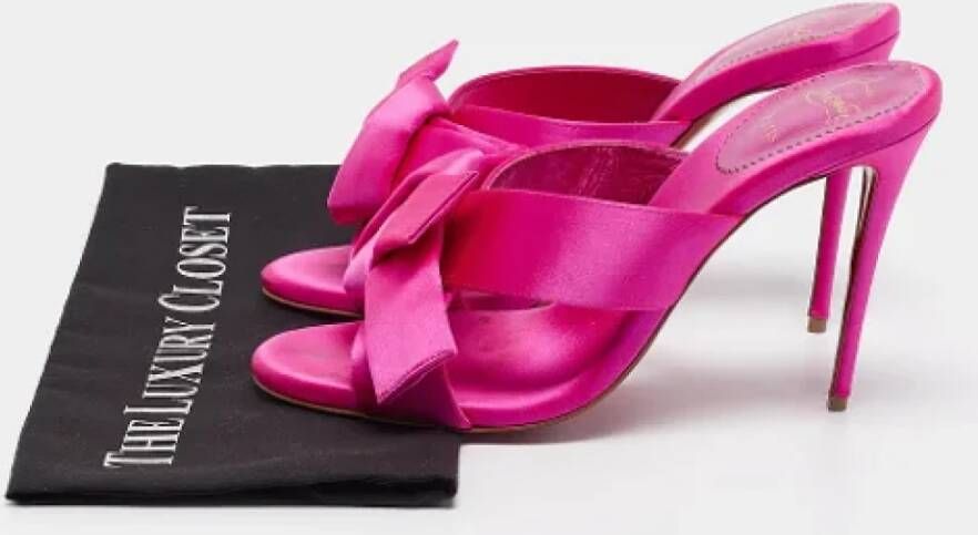 Christian Louboutin Pre-owned Satin sandals Pink Dames