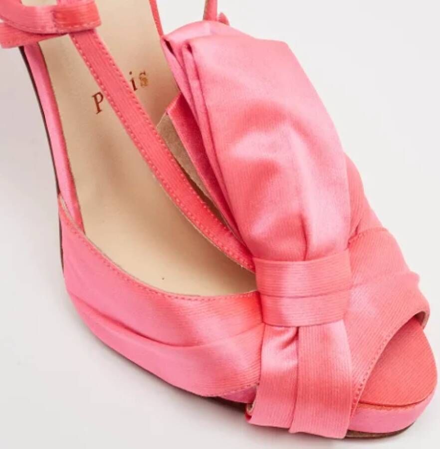 Christian Louboutin Pre-owned Satin sandals Pink Dames