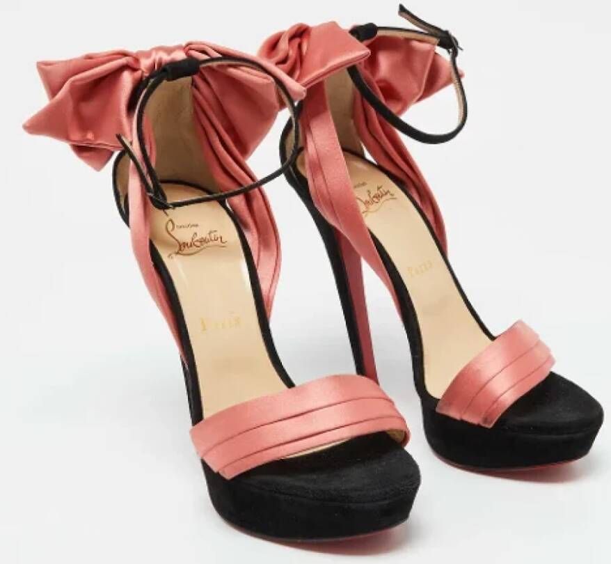 Christian Louboutin Pre-owned Satin sandals Pink Dames