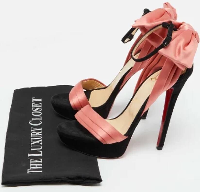 Christian Louboutin Pre-owned Satin sandals Pink Dames