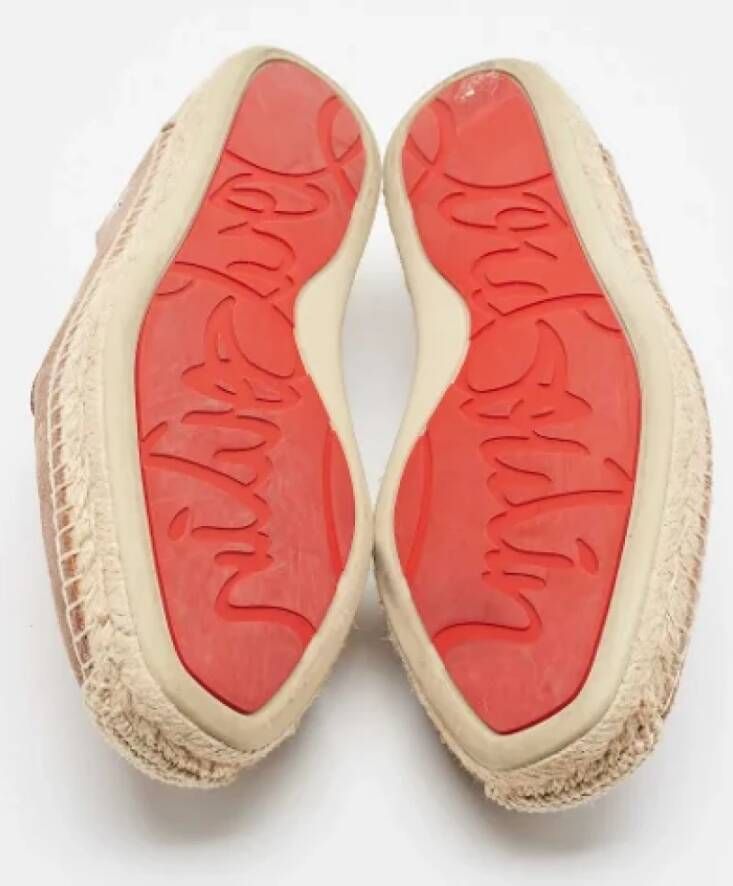 Christian Louboutin Pre-owned Suede flats Beige Dames