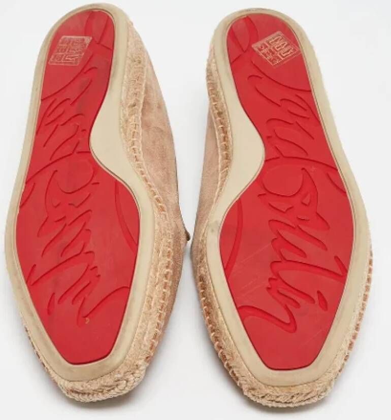 Christian Louboutin Pre-owned Suede flats Beige Dames