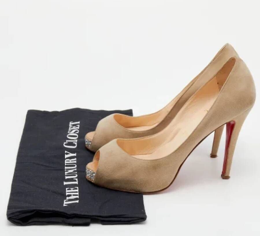 Christian Louboutin Pre-owned Suede heels Beige Dames