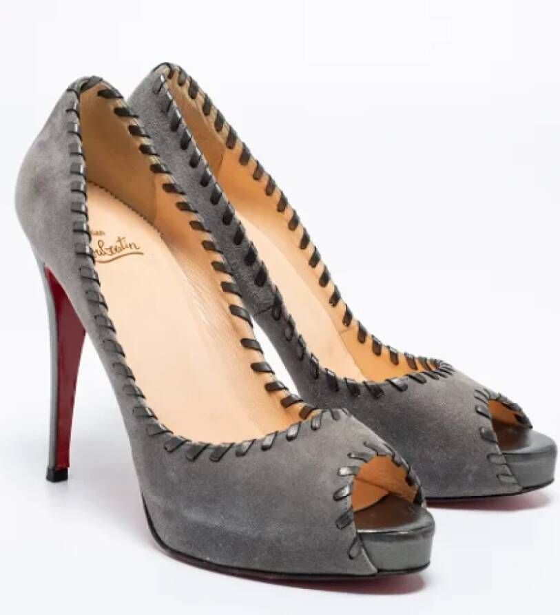 Christian Louboutin Pre-owned Suede heels Gray Dames