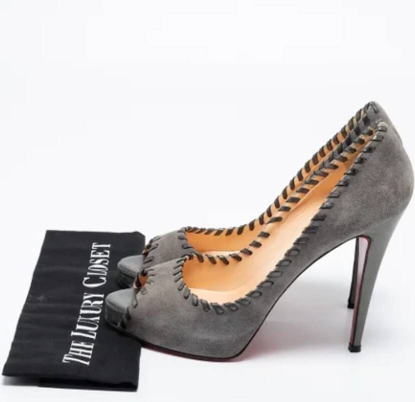 Christian Louboutin Pre-owned Suede heels Gray Dames