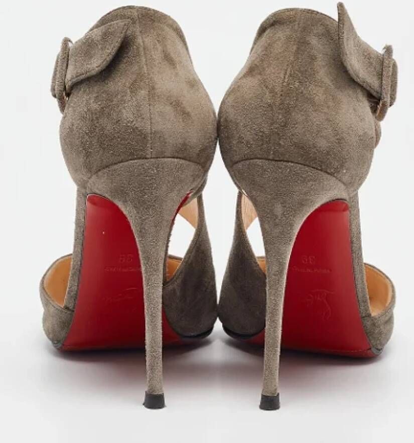 Christian Louboutin Pre-owned Suede heels Gray Dames