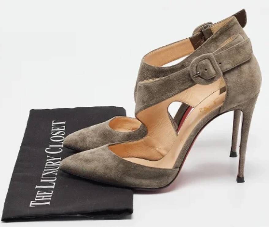 Christian Louboutin Pre-owned Suede heels Gray Dames