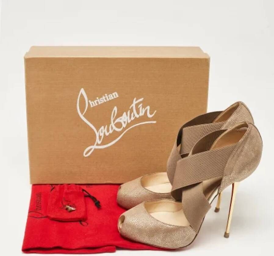 Christian Louboutin Pre-owned Suede heels Yellow Dames