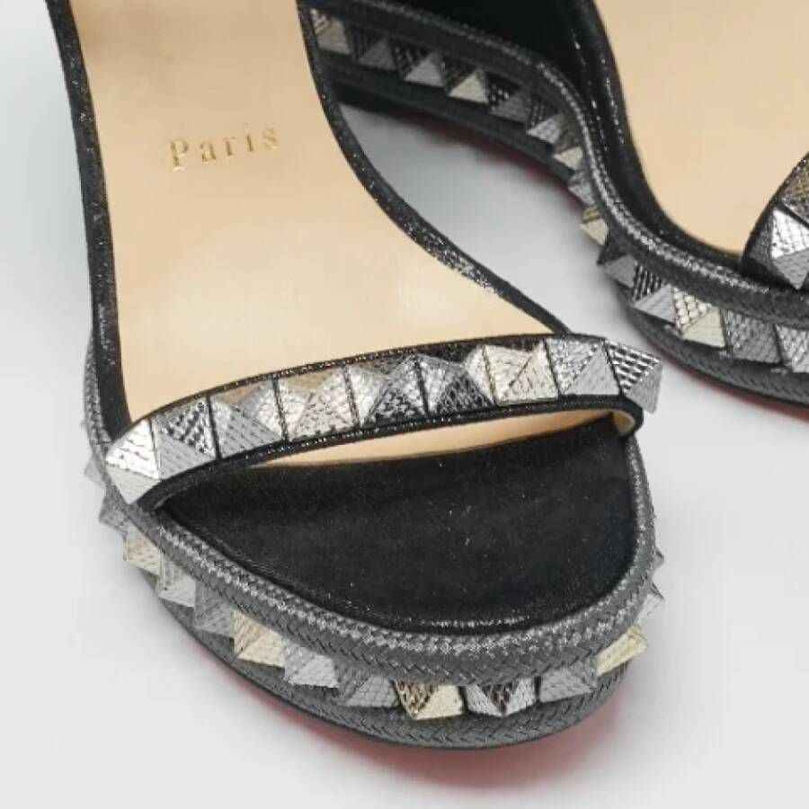 Christian Louboutin Pre-owned Suede sandals Black Dames