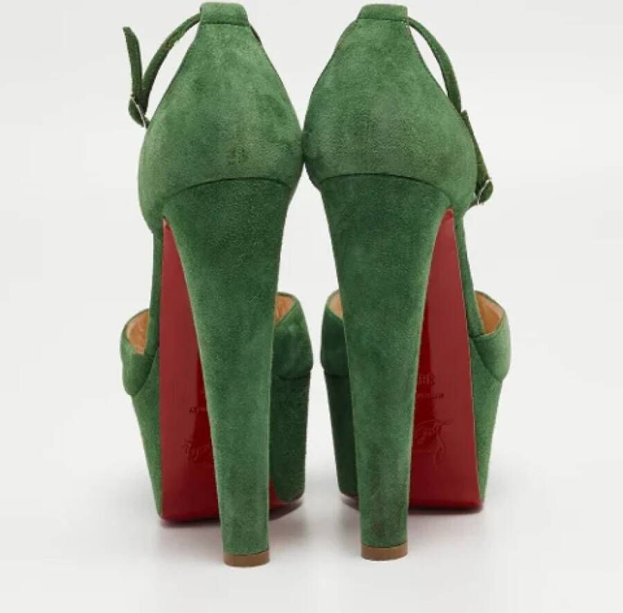 Christian Louboutin Pre-owned Suede sandals Green Dames