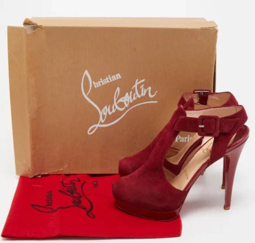 Christian Louboutin Pre-owned Suede sandals Red Dames