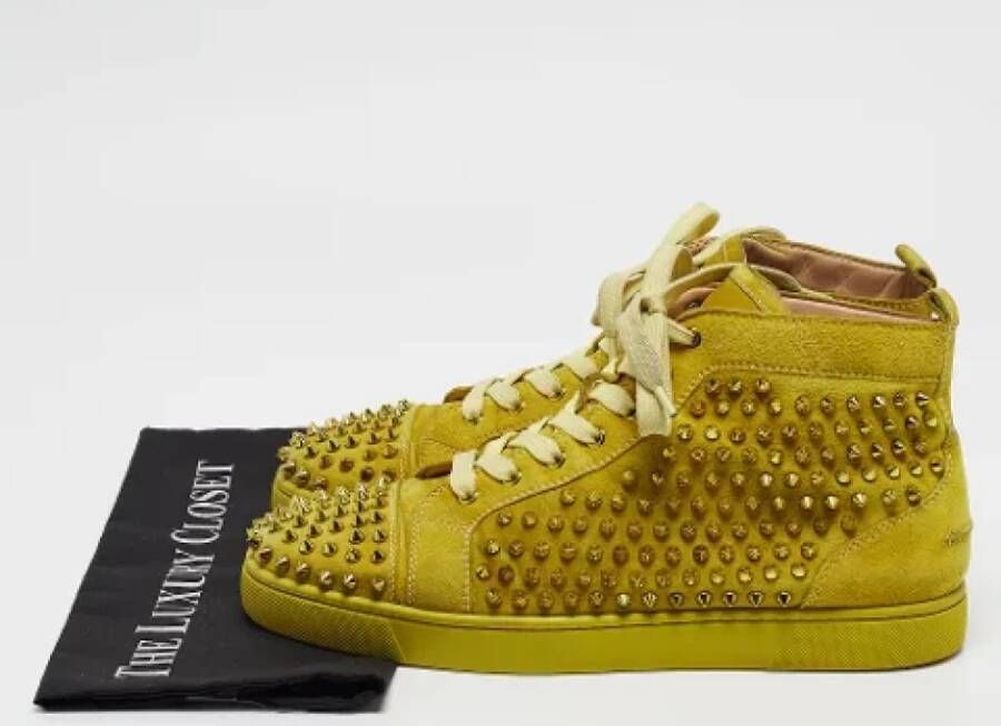 Christian Louboutin Pre-owned Suede sneakers Yellow Heren