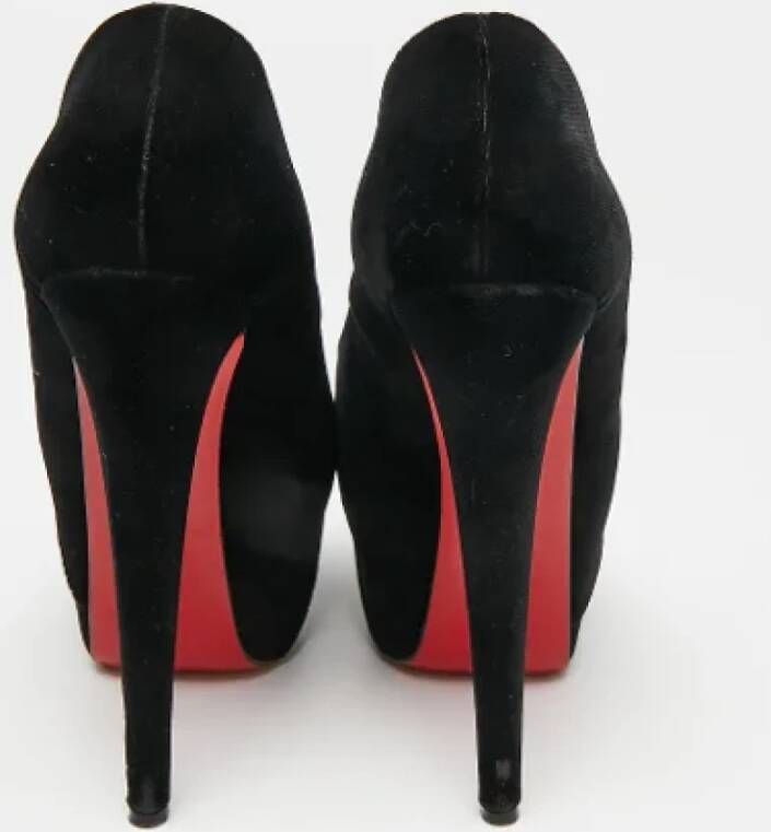 Christian Louboutin Pre-owned Velvet heels Black Dames